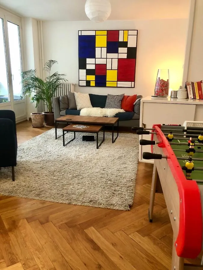 Beautiful Square View Apartment In Central Ginevra