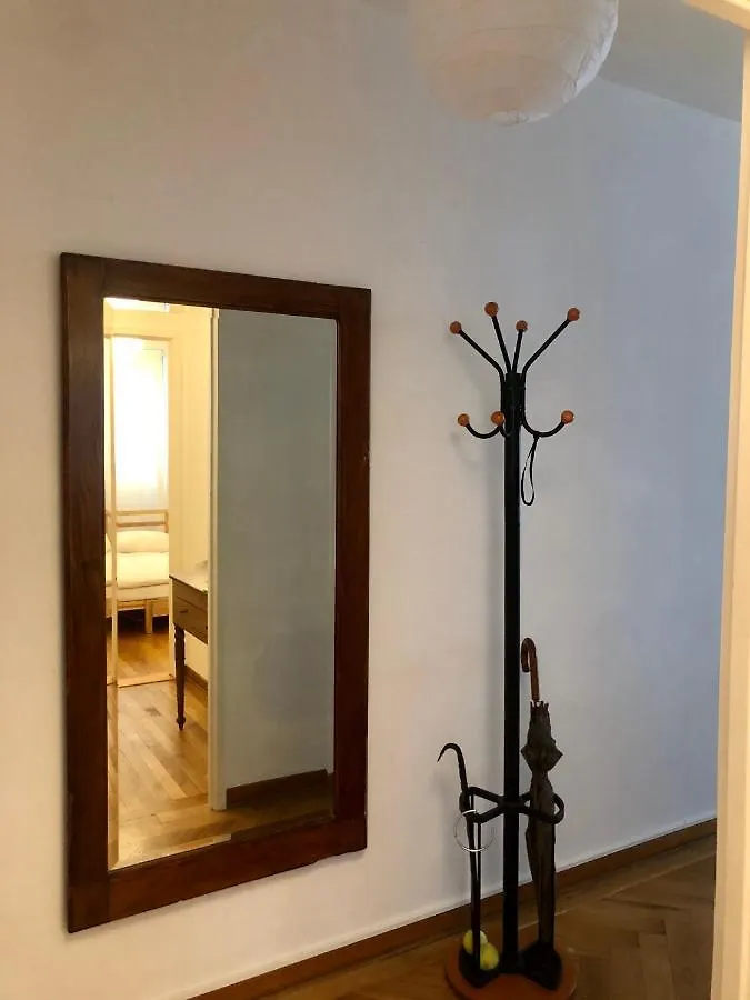 Beautiful Square View Apartment In Central Γενεύη