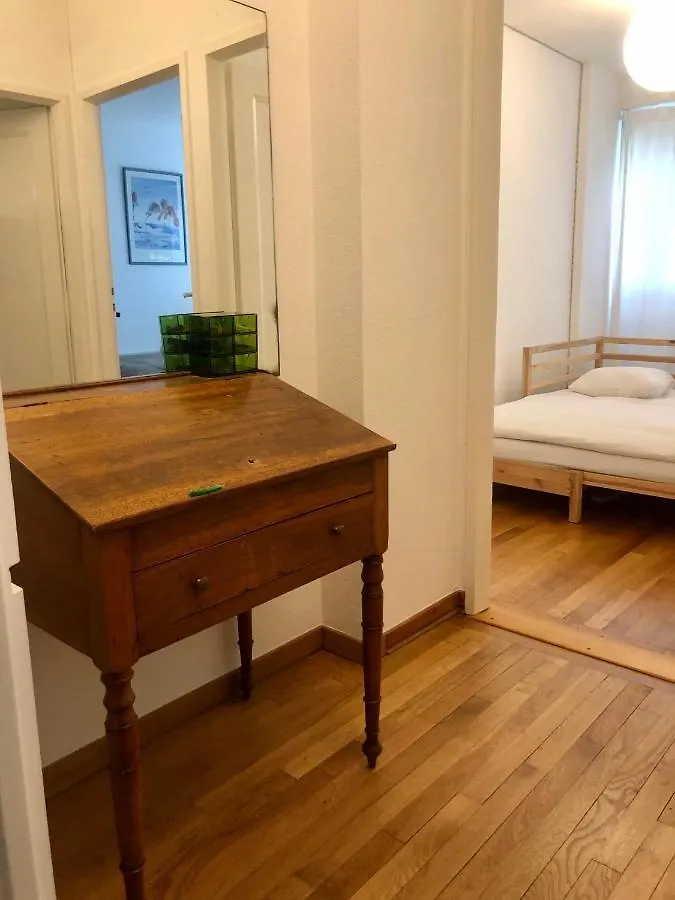 Beautiful Square View Apartment In Central Γενεύη