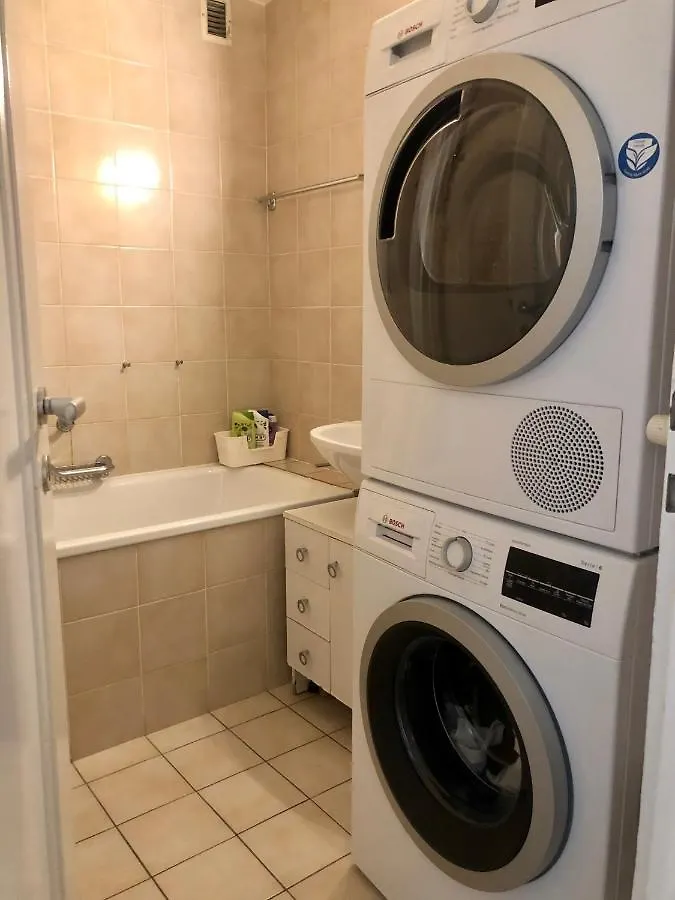Beautiful Square View Apartment In Central Γενεύη 0*,