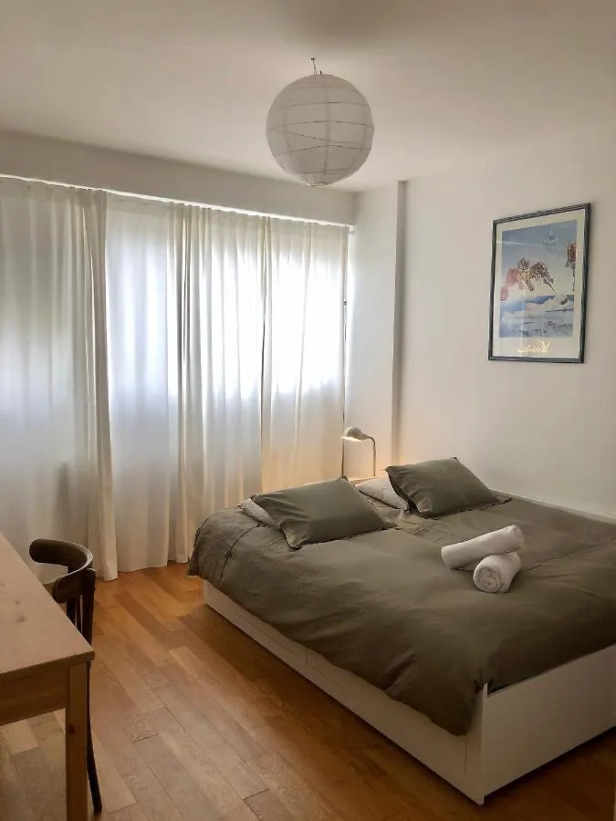 Beautiful Square View Apartment In Central Γενεύη Ελβετία