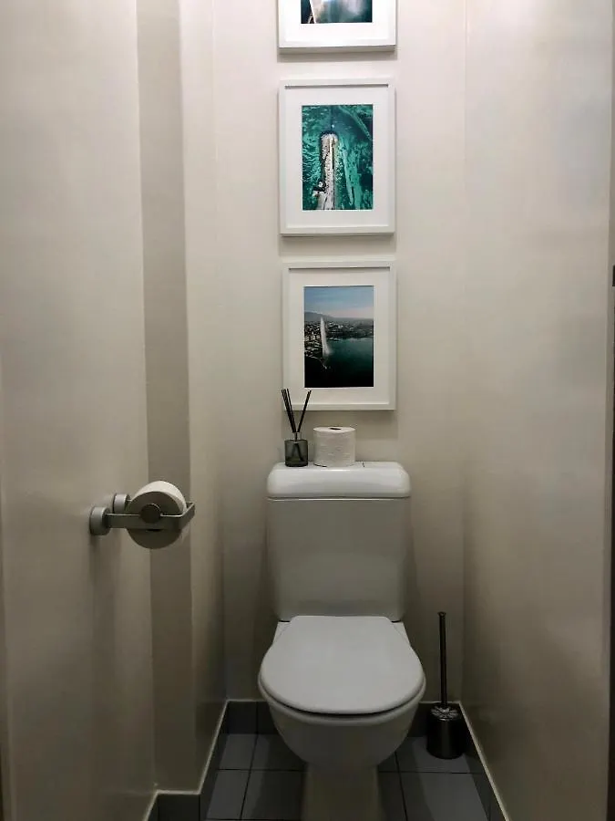 Beautiful Square View Apartment In Central Γενεύη