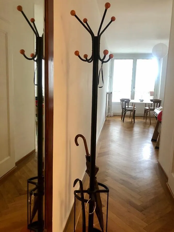 Beautiful Square View Apartment In Central Γενεύη